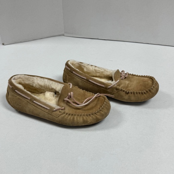 UGG Women's Dakota Wool Lined Suede Slipper - Size 8. - Picture 15 of 15